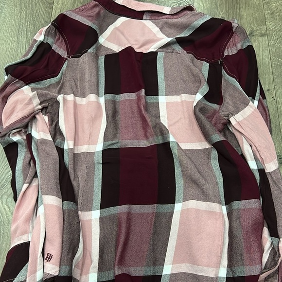 Tommy Hilfiger Plaid Button Up - Picture 4 of 4